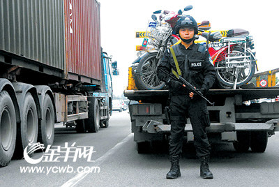 广州多警种联手查扣摩托车