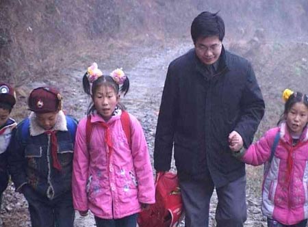 重庆副市长黄奇帆:今年农村教师每月补助150元