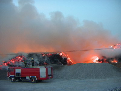 大火肆虐25小时 事发威县一企业 幸无人员伤亡