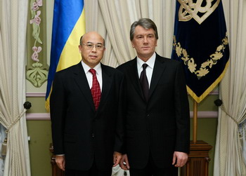 中国新任驻乌克兰大使向尤先科递交国书(图)