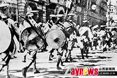 1927年1月1日至3日,武汉各界群众为国民政府迁都武汉和北伐胜利