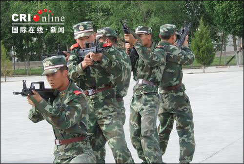 新疆伊犁武警边防支队开展反恐演练(图)