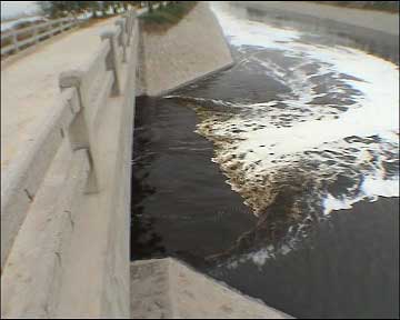 西安每天近百万吨生活污水排入皂河