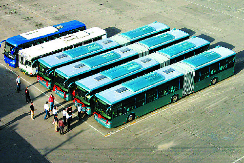 18米长公交车登场 省城快速公交1号线将试运行