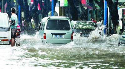 广州连日暴雨花都等地受灾