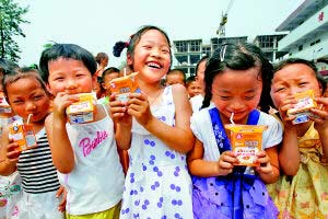 重庆荣昌v小学为小学小学生提供免费报告牛奶溺水防农村图片