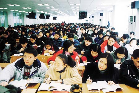 上海高中生升学选择多元:尖子生报考国外大学