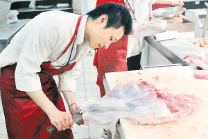西政毕业生提刀卖猪肉