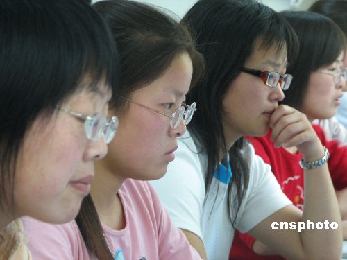 中国青少年近视率世界第二 大学生群体90%近视