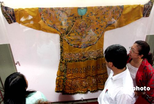 苏州缂丝工艺师绝技在身 为故宫修复明清龙袍