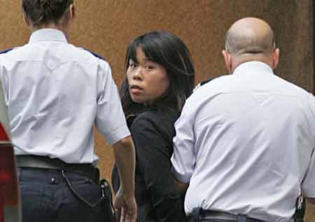 中国女子无合法身份遭法国遣返 拒绝登机被拘
