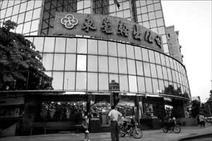 广东知名公司老总9楼坠亡副总身中数刀(组图)