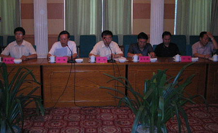 延安市委市政府领导与网络媒体座谈(组图)