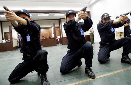 图文:北京市公安局优秀特等射手选拔赛开枪