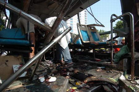 福州公交车爆炸事件回放:+一个人的恐怖主义