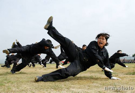 组图:贵阳公安局举行多警种练兵演习