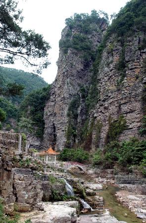 8月31日,以砂页岩景观为主体的封开县千层峰景区已基本完成旅游设施