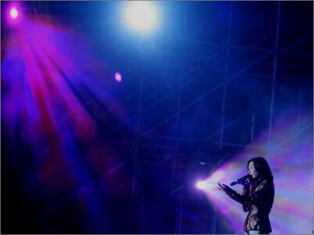 图文：2005年成龙上海演唱会