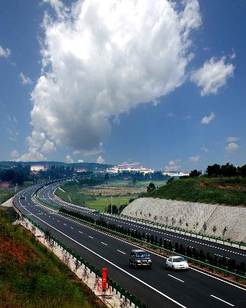 图文〔经济纵横(2)湖北孝襄高速公路建成通车