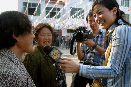 图文:记者采访聂海胜家人