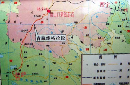 图文:地图中醒目的青藏铁路线