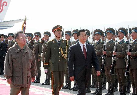图文：胡锦涛抵达平壤对朝鲜进行正式友好访问