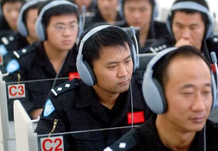 图文:中国维和警察训练严格(5)