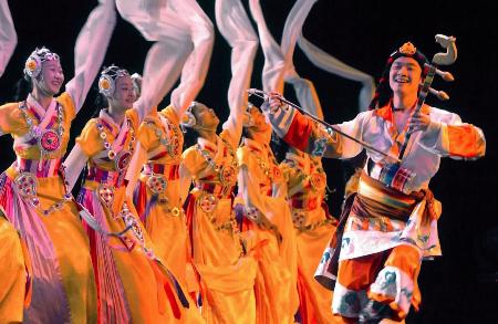 图文:中国舞蹈荷花奖民族民间舞大赛在贵阳举
