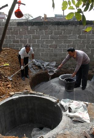 图文:广西加快实施农村沼气池建设工程(2)