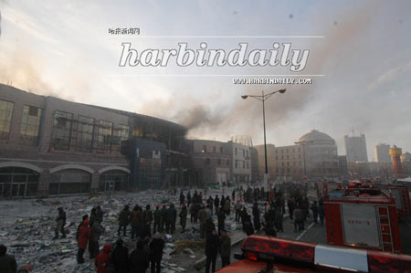 图文：哈市道里区上海路一商服楼起火