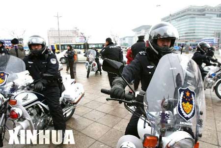 组图:北京110摩托车巡警亮相
