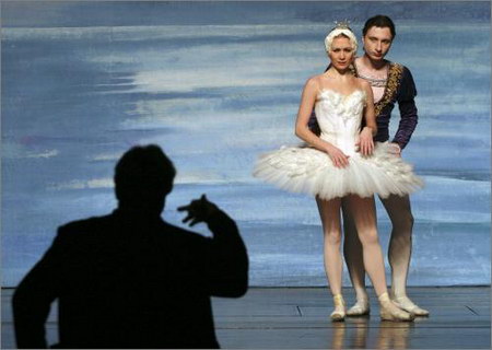 组图:俄罗斯国家芭蕾舞剧院《天鹅湖》彩排