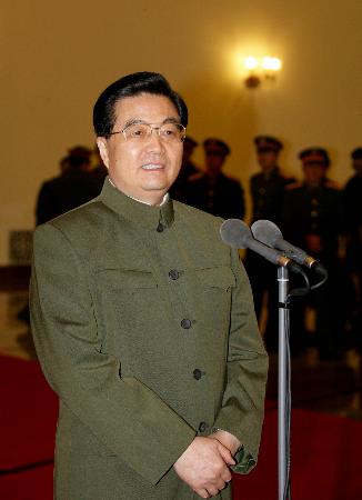 图文:胡锦涛会见全军后勤工作会议代表和十五