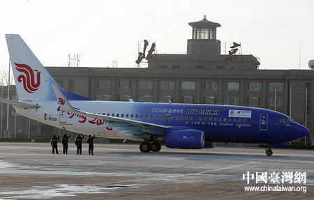 组图:北京首都国际机场停机坪上的奥运号