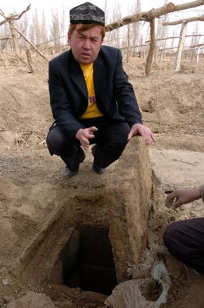 组图：新疆开始抢救地下万里长城坎儿井