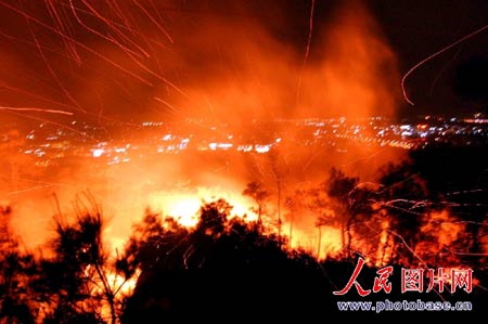 据市森林防火办公室介绍,起火原因多与清明节群众上山扫墓烧纸钱有关.