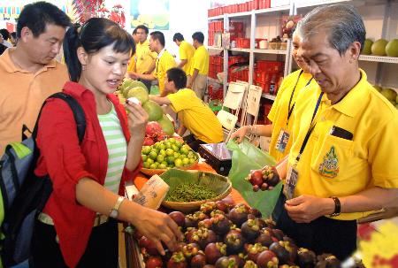 图文:(财经专线)冷藏运输泰国水果昆明上市