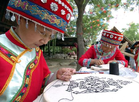 图文:中华民族传统纺织文化展示在京举行(5)