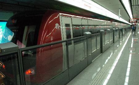 图文:天津地铁一号线开通试运营(1)