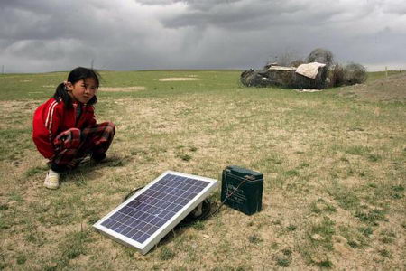 图文:离青藏线最近的藏族人家-使用太阳能