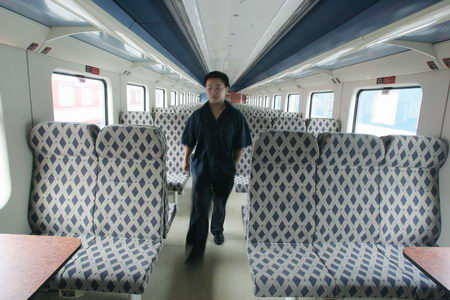 图文:青藏铁路北京至拉萨首发车-硬座车厢