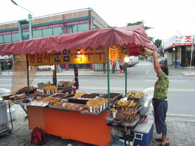 图文:韩国街头的烧烤摊