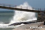 图文：台风碧利斯将至 福建沿海惊涛拍岸