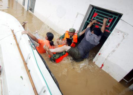 广东部分地区遭遇特大洪水惠州灾情严重(组图)