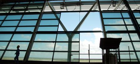 组图：上海浦东机场二期航站楼主体即将建成