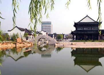 安徽省池州市清溪河流域新建成的徽派景观