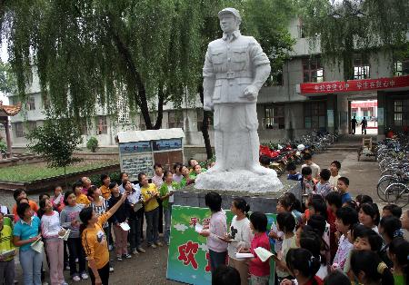 图文:#(晚报)沁阳宋学义中学新生第一课