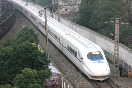 中国最快客运火车试运行时速200公里(图)