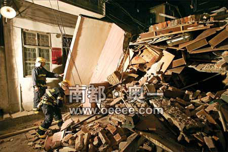 广州一栋两层民房因煤气爆炸倒塌(图)