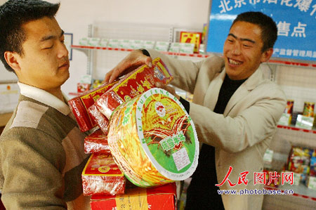 组图:北京2月7日起开卖烟花爆竹